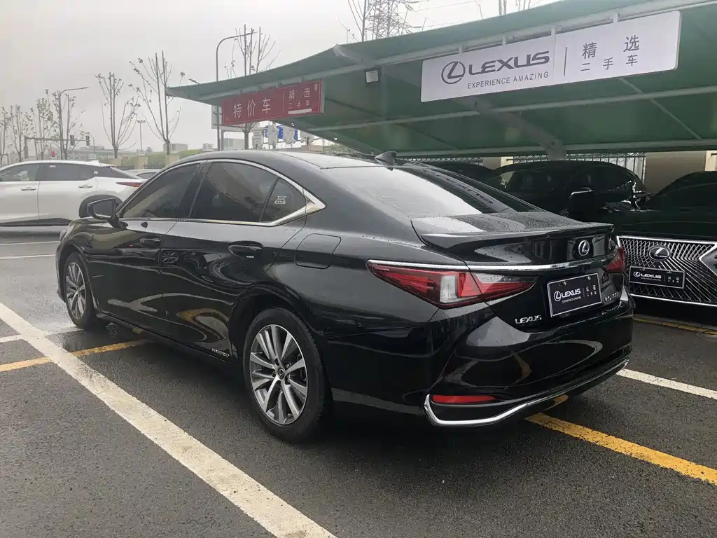 LEXUS ES 2020
