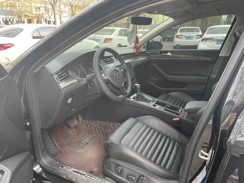 VOLKSWAGEN MAGOTAN 2019