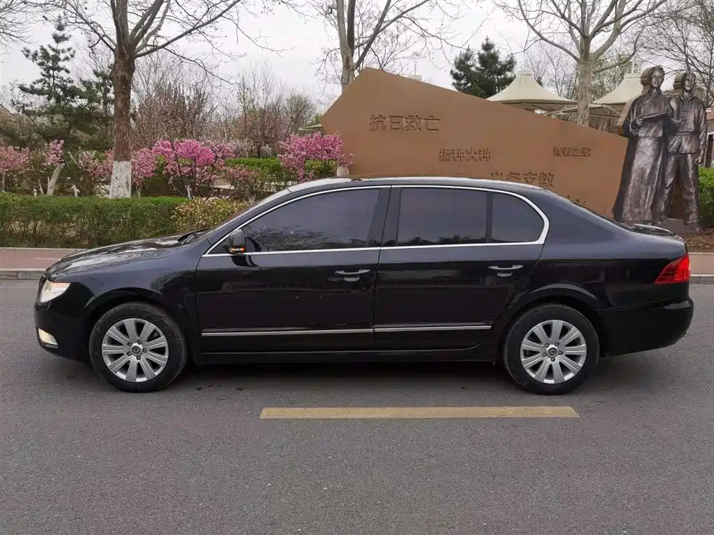 SKODA SUPERB 2013