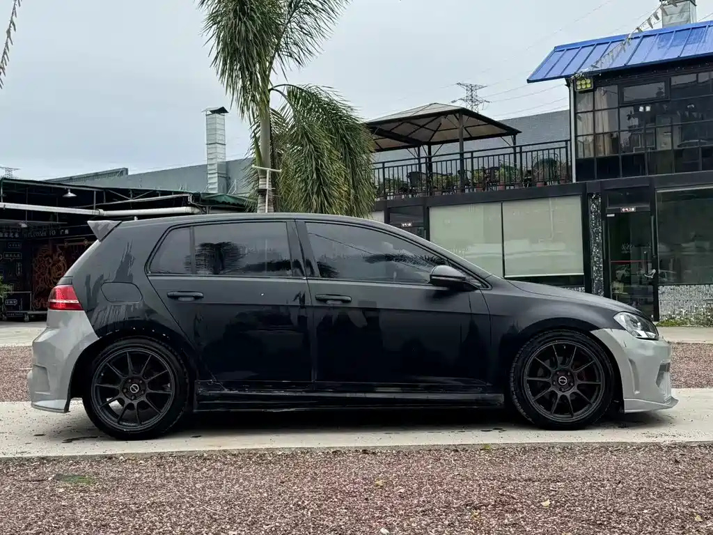 VOLKSWAGEN GOLF 2014