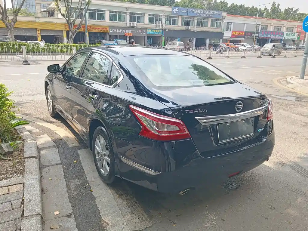 NISSAN TEANA 2015