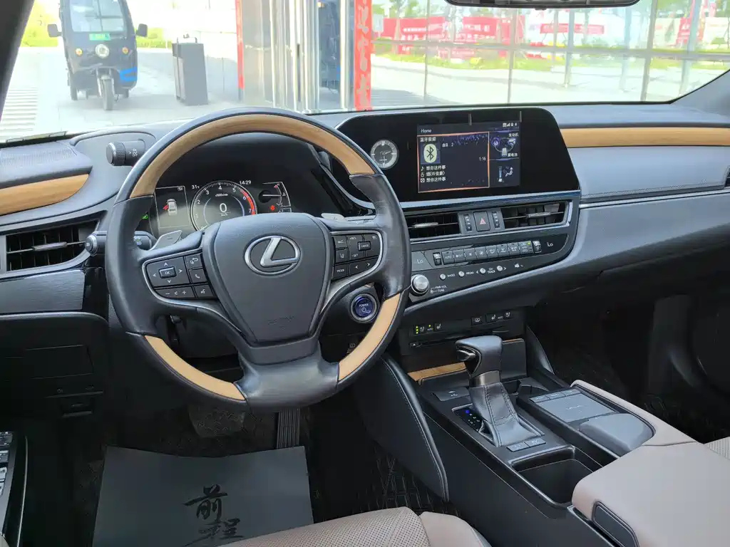 LEXUS ES 2022
