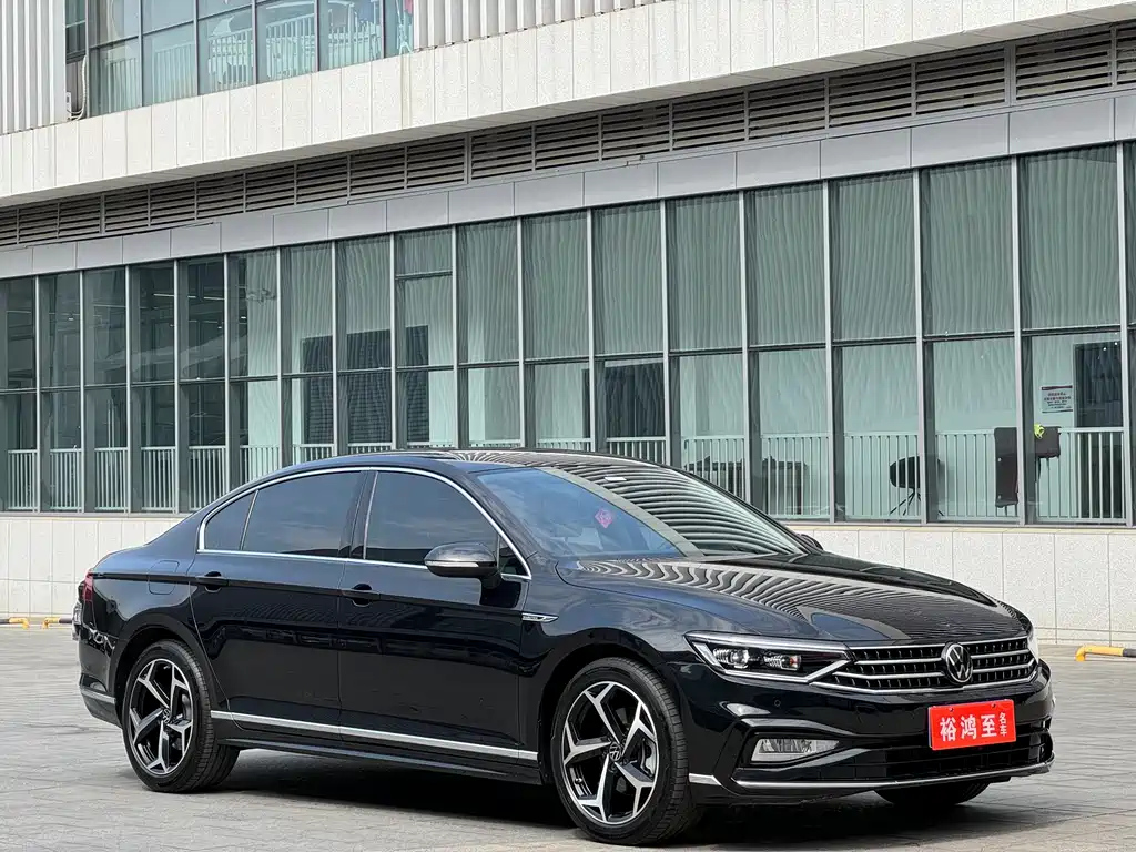 VOLKSWAGEN MAGOTAN 2023