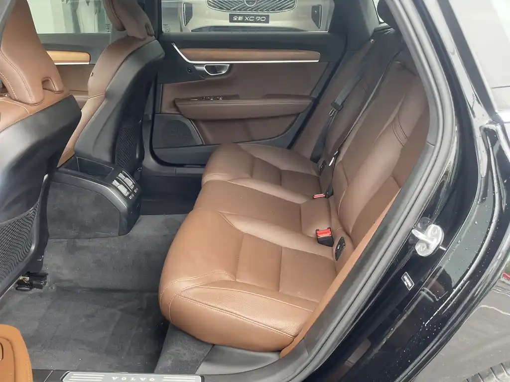 VOLVO S90 2023