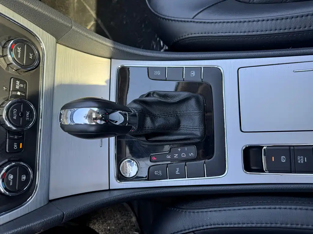 VOLKSWAGEN PASSAT 2015