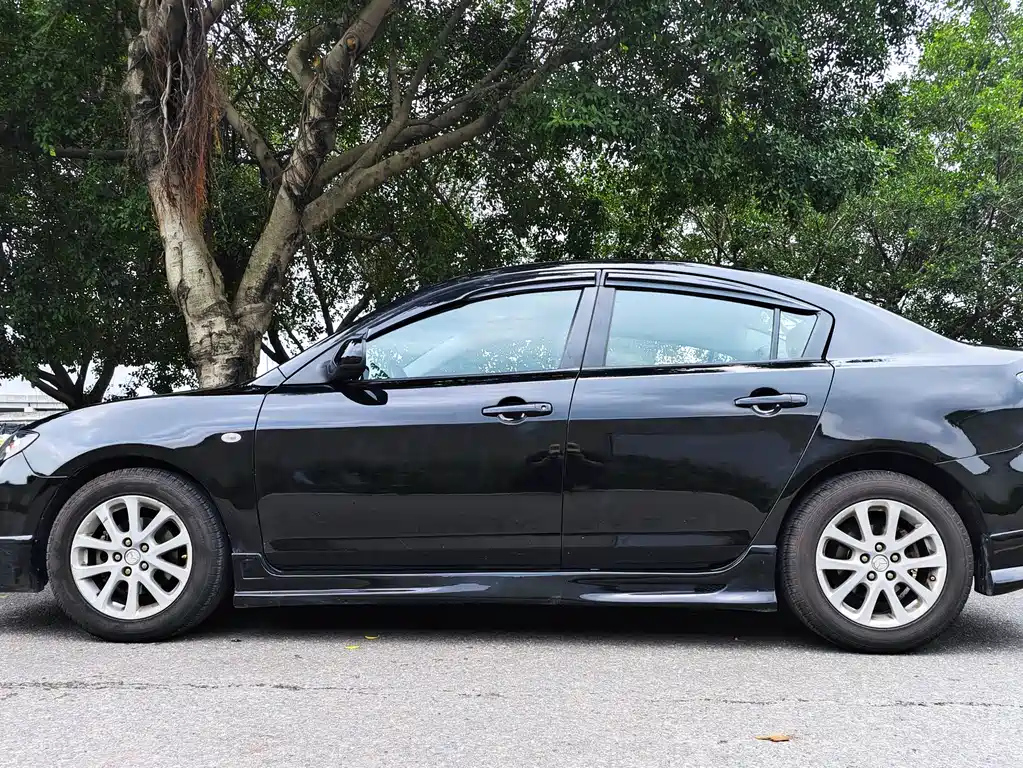 MAZDA 3 2010