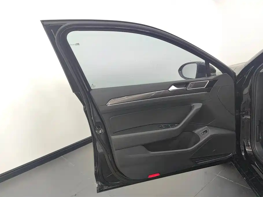VOLKSWAGEN MAGOTAN 2022