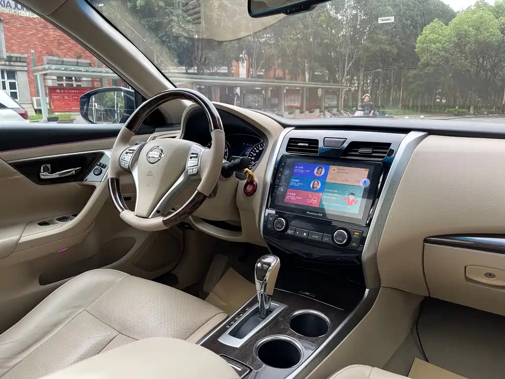 NISSAN TEANA 2015