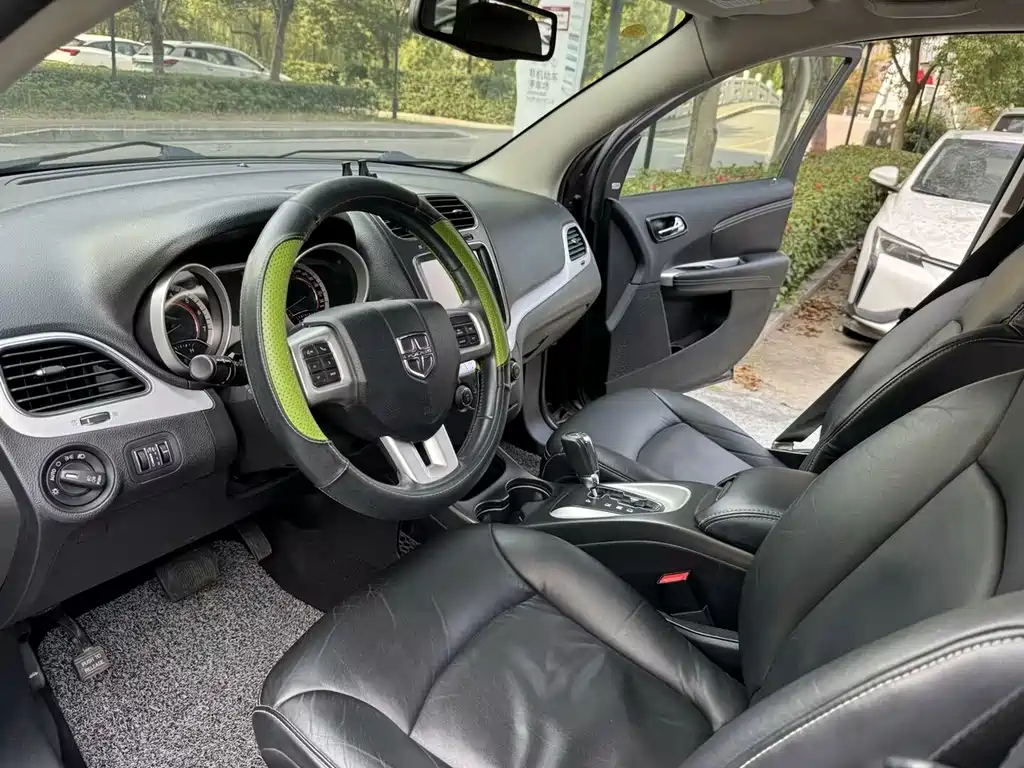 DODGE JCUV 2015