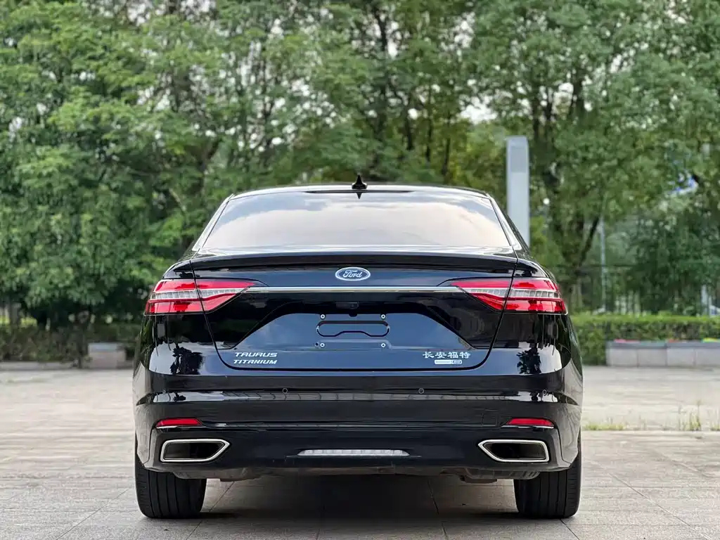 FORD TAURUS 2019