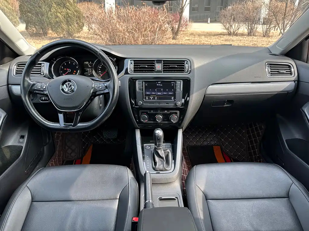 VOLKSWAGEN SAGITAR 2018