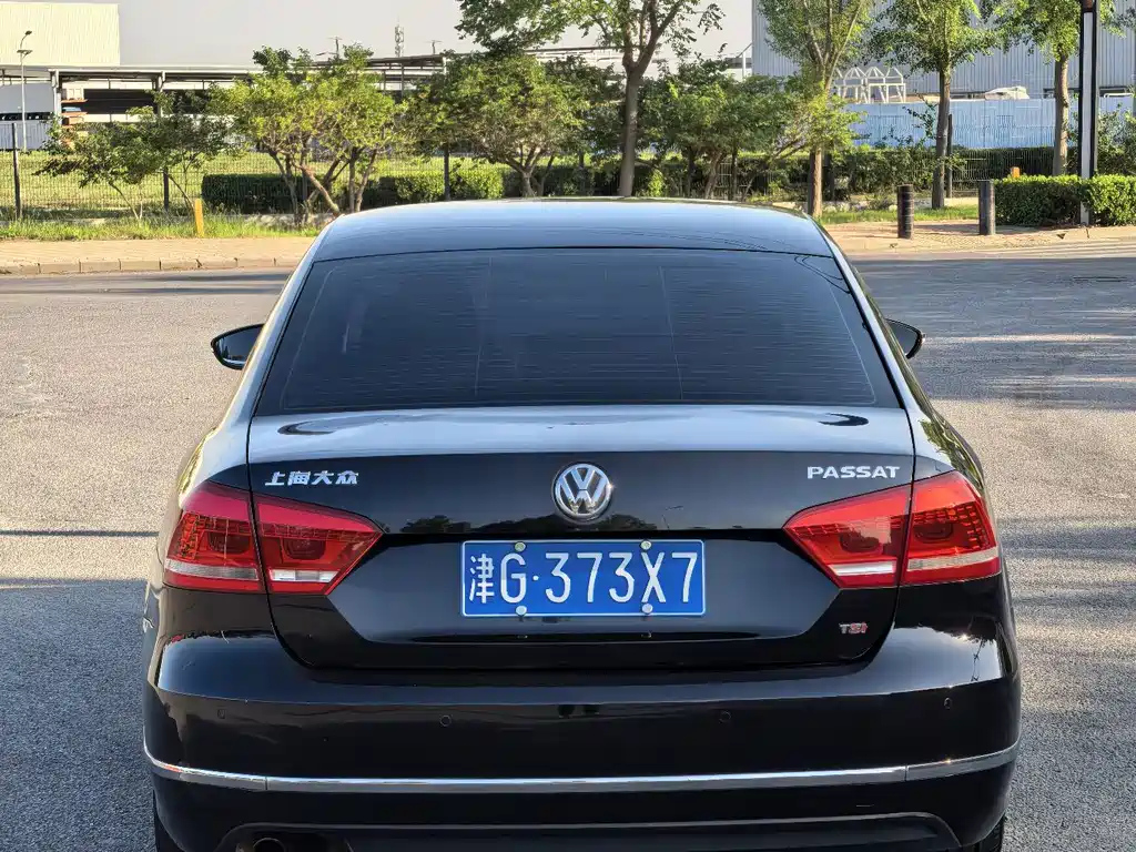 VOLKSWAGEN PASSAT 2014