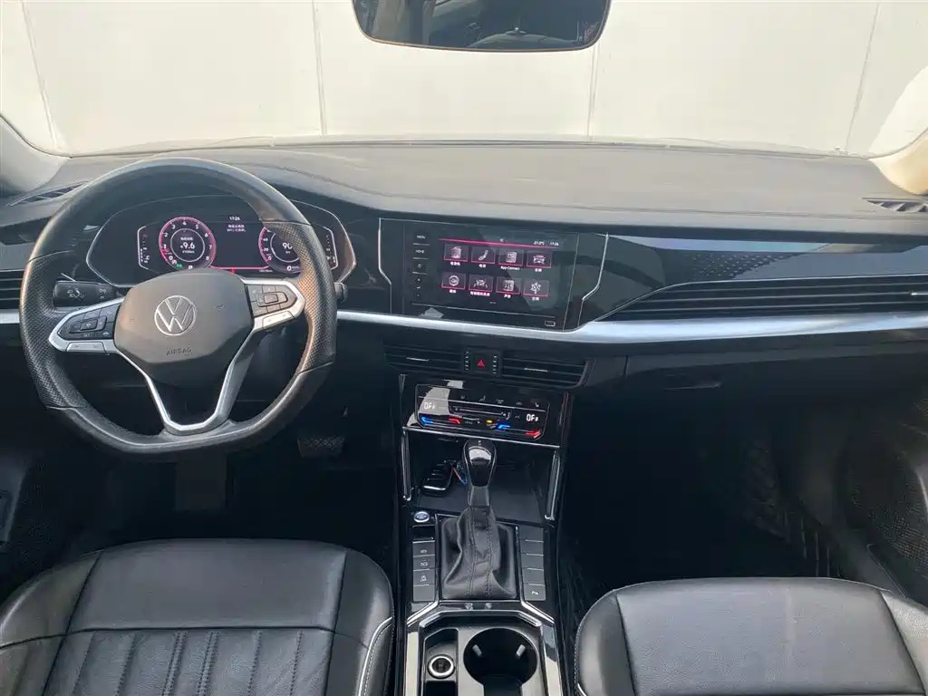 VOLKSWAGEN PASSAT 2022