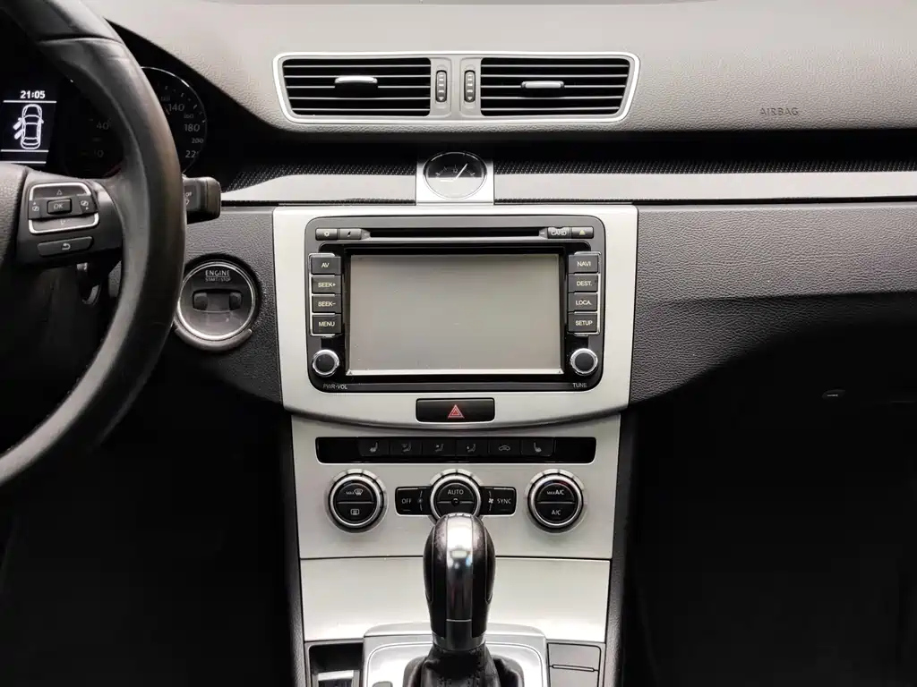 VOLKSWAGEN MAGOTAN 2013