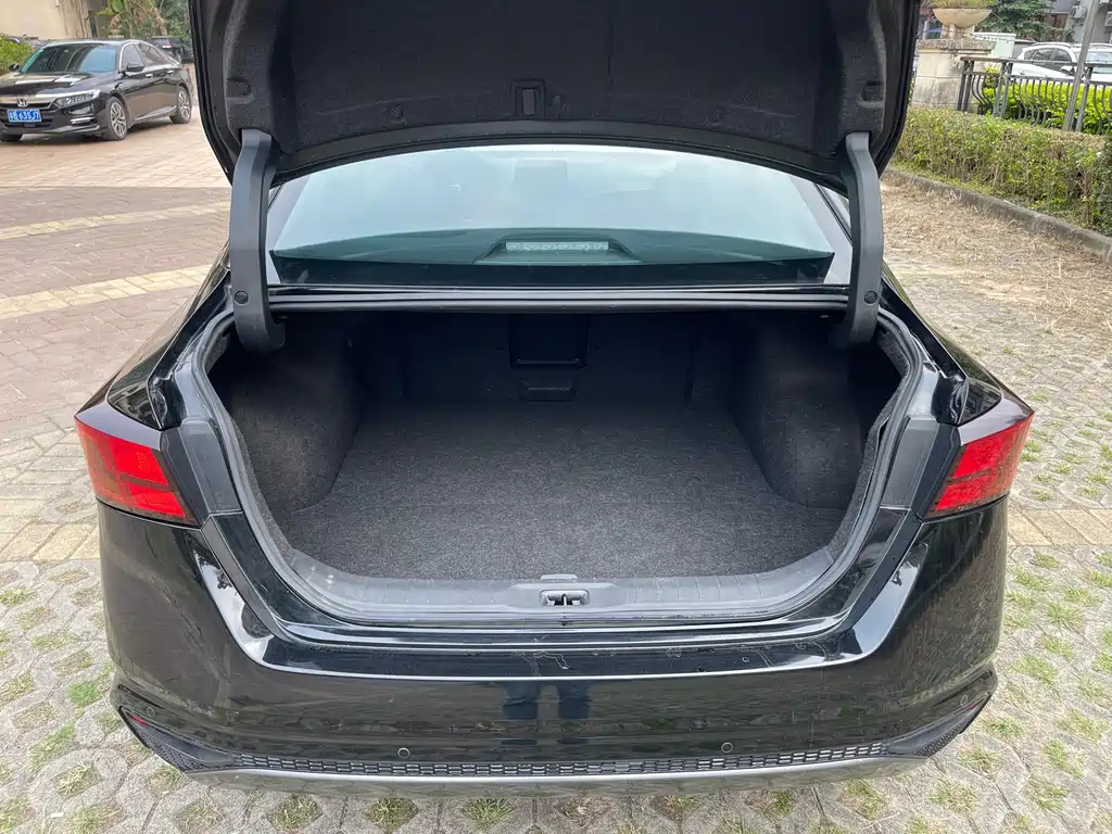 NISSAN TEANA 2022