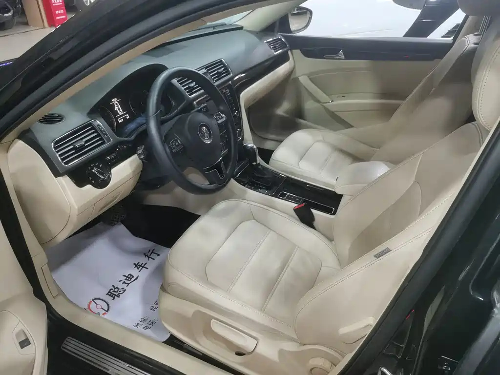 VOLKSWAGEN PASSAT 2015