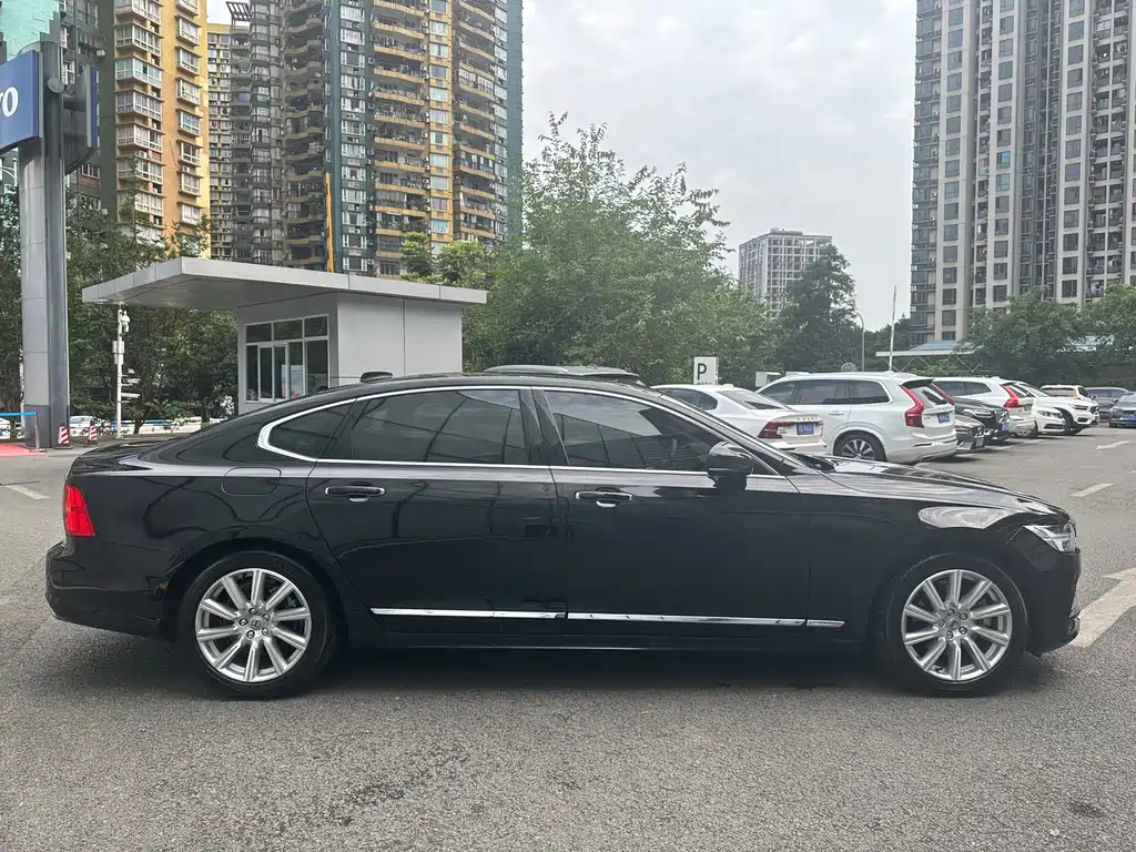 VOLVO S90 2020