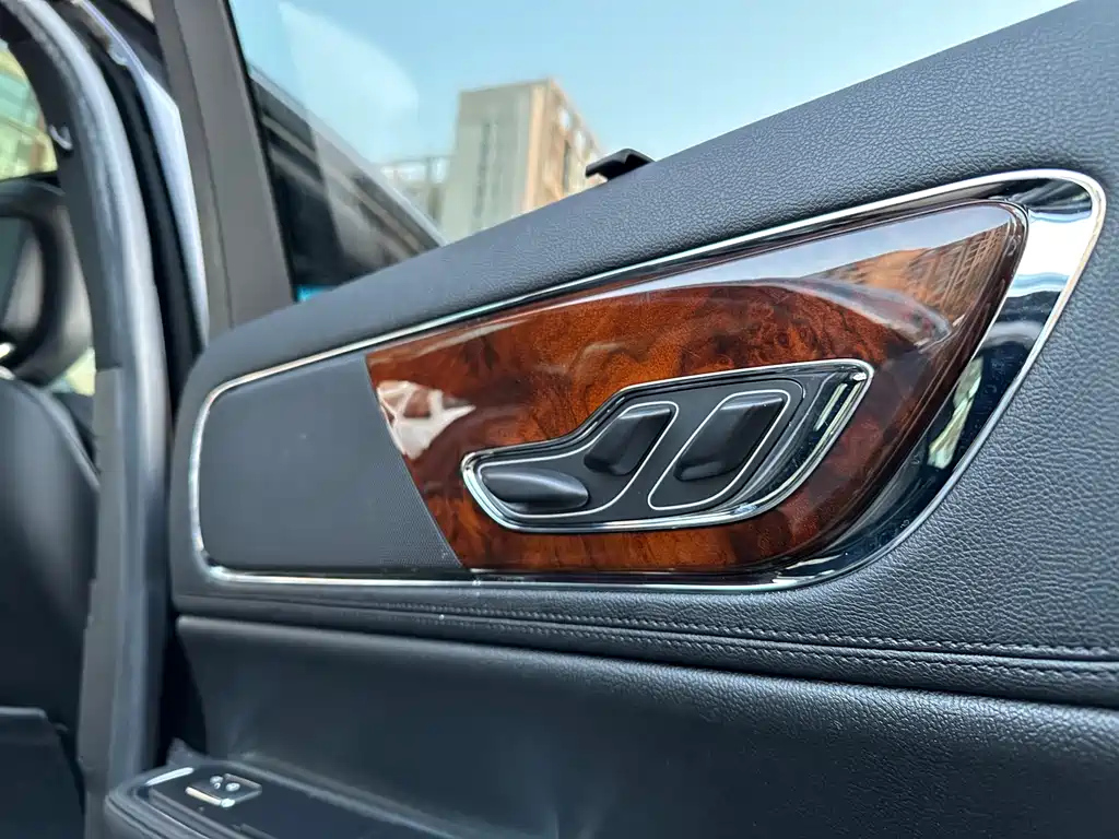LINCOLN CONTINENTAL 2018
