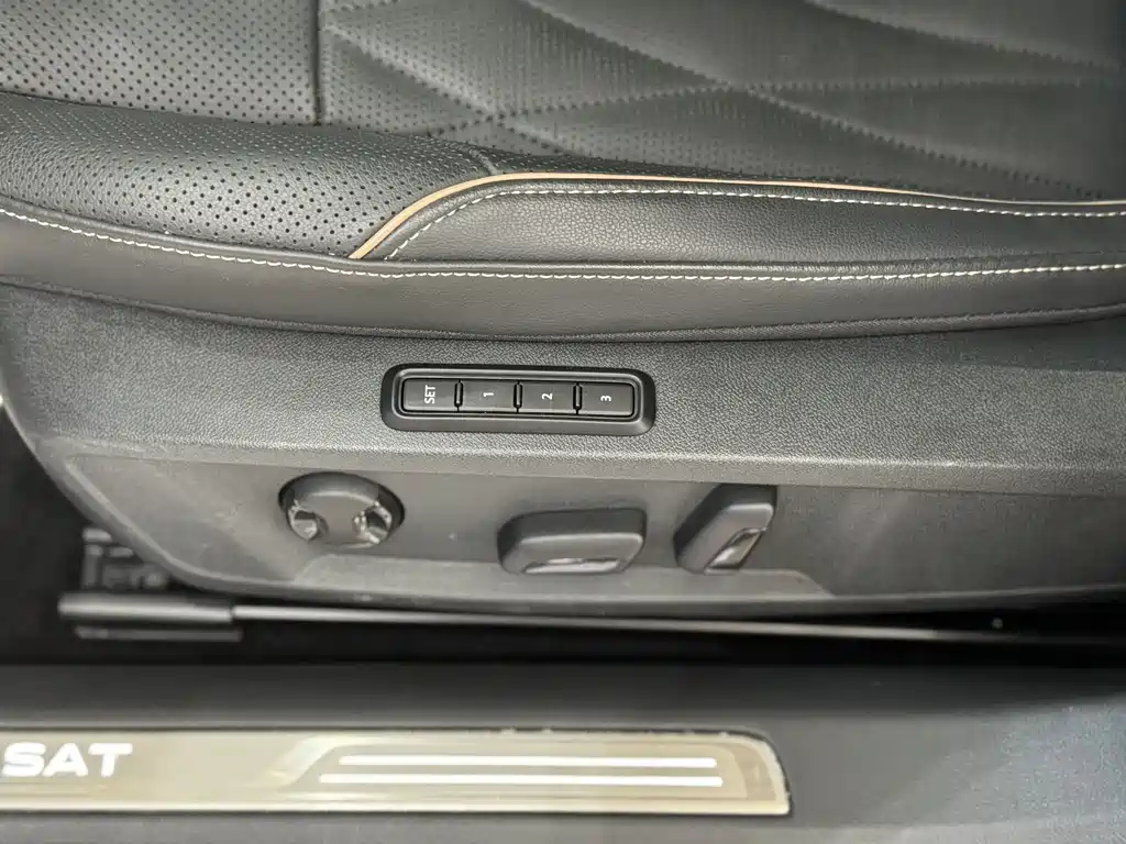 VOLKSWAGEN PASSAT 2021