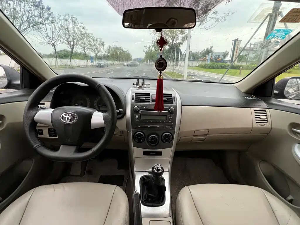 TOYOTA COROLLA 2011