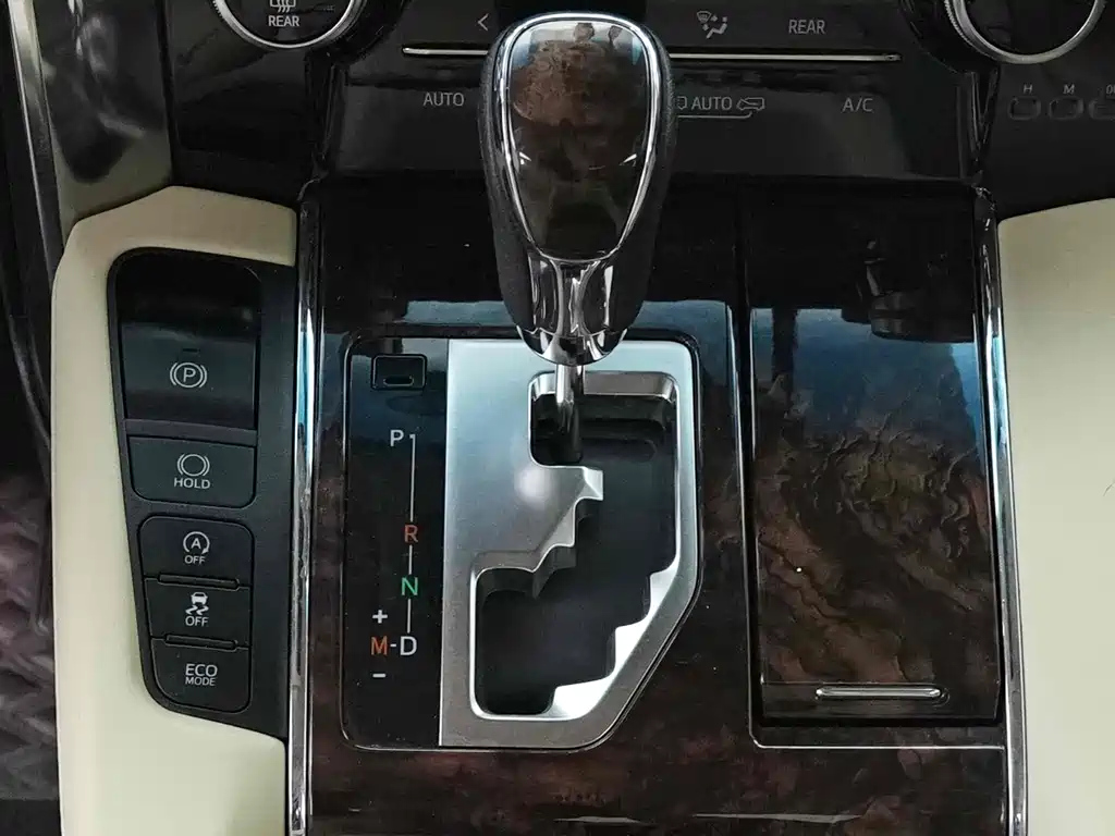 TOYOTA ALPHARD 2018