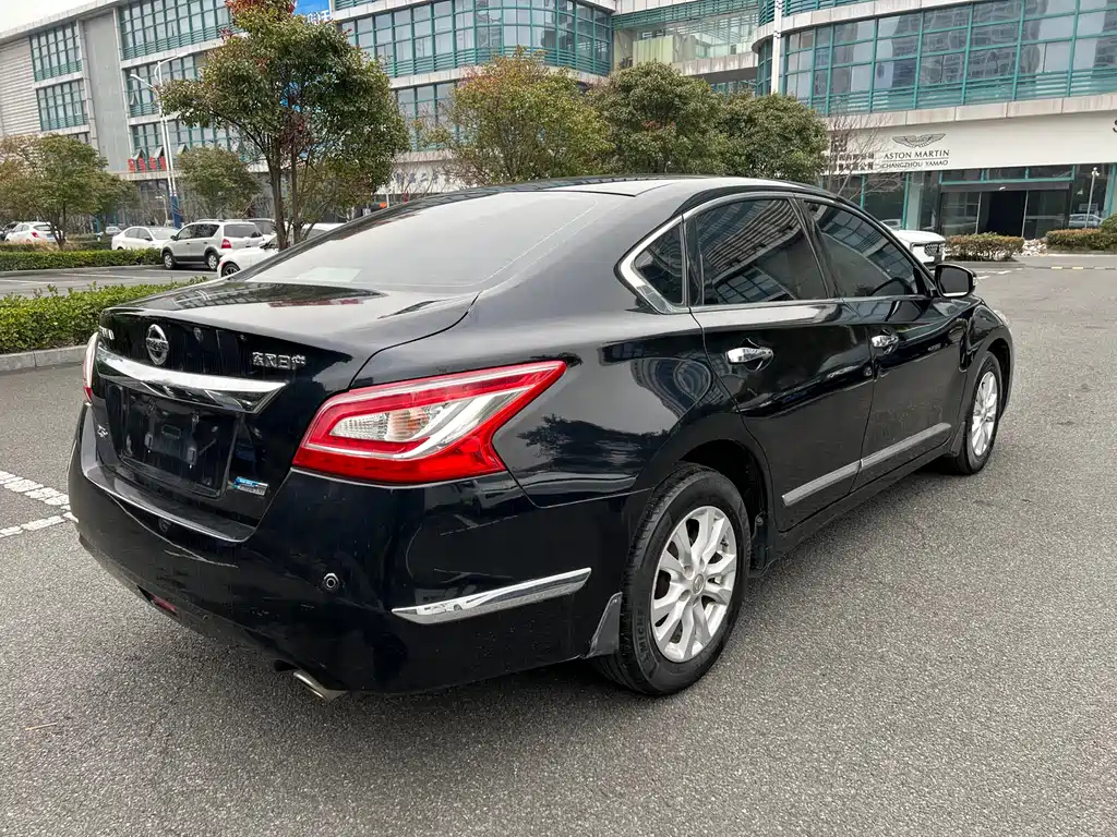 NISSAN TEANA 2015