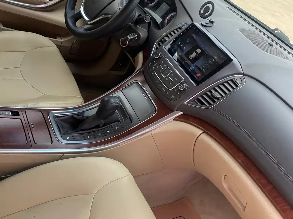 ROEWE 950 2015