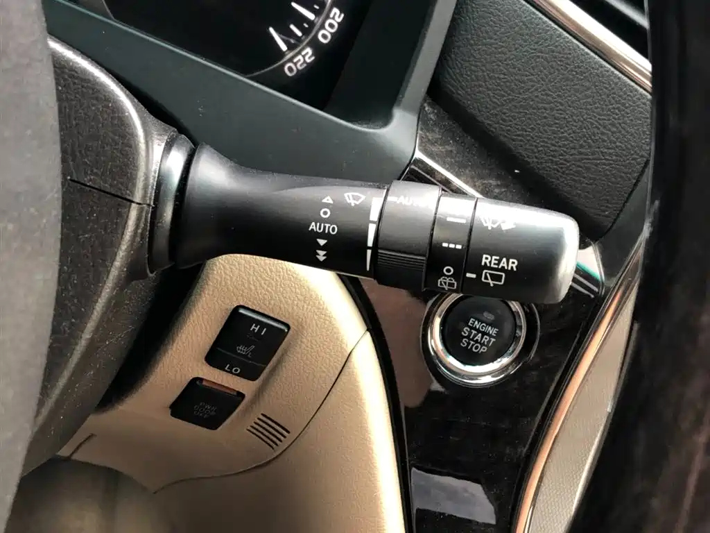 TOYOTA ALPHARD 2012