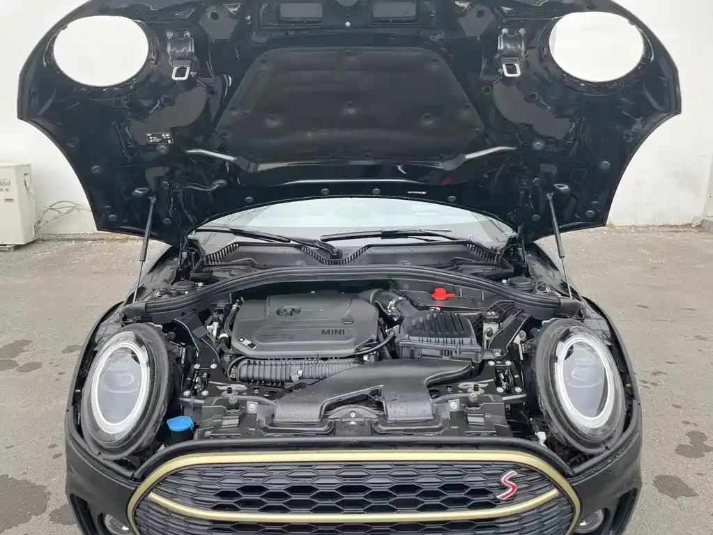 MINI CLUBMAN 2023