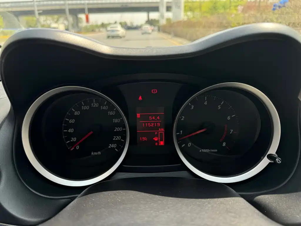 MITSUBISHI LANCER EX 2011