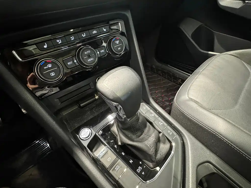 VOLKSWAGEN TIGUAN L 2021