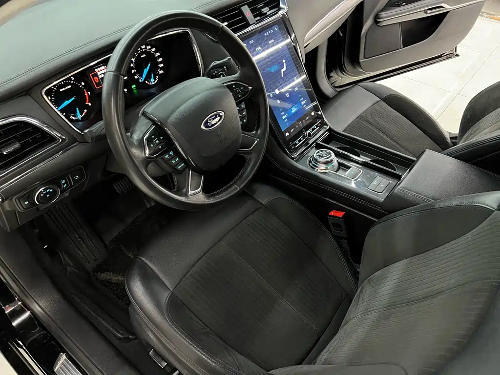 FORD TAURUS 2019