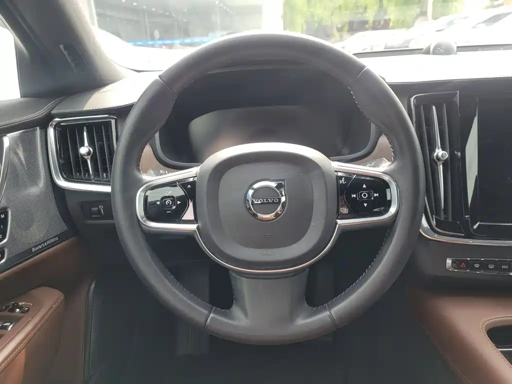 VOLVO S90 2021