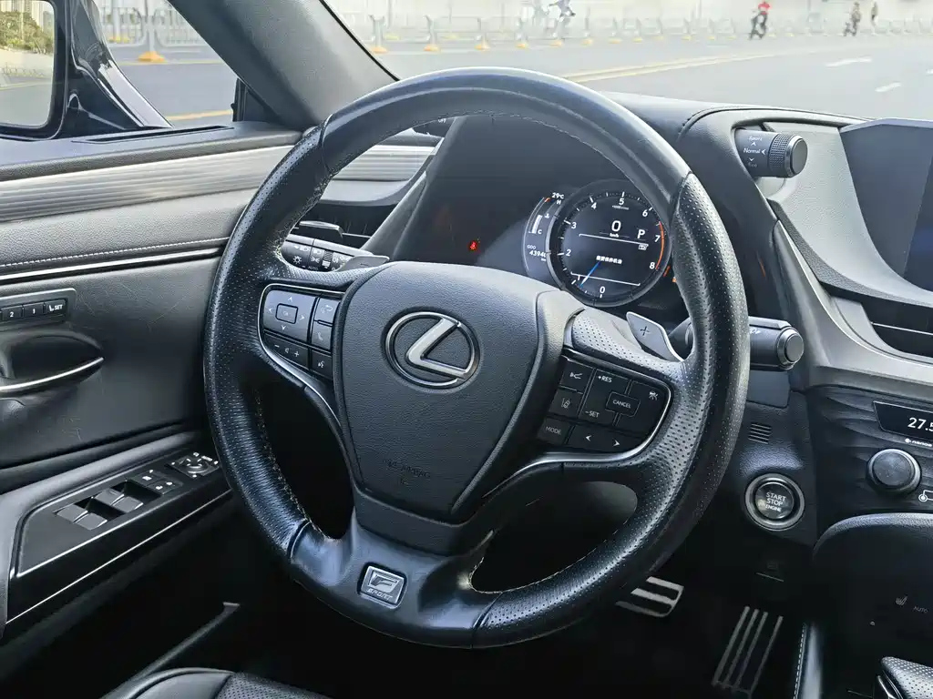 LEXUS ES 2020