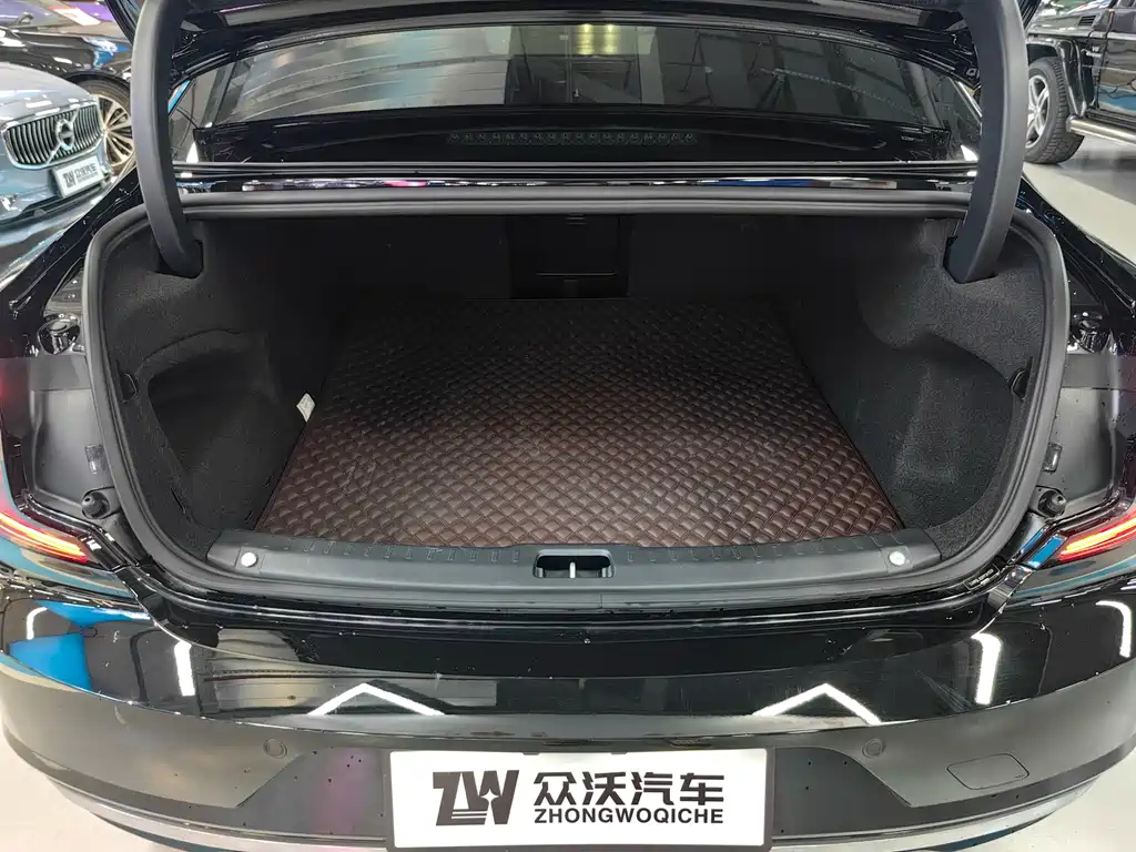 VOLVO S90 2023