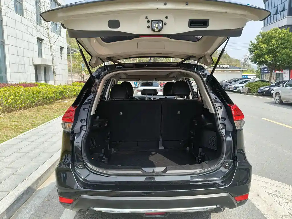 NISSAN X-TRAIL 2018