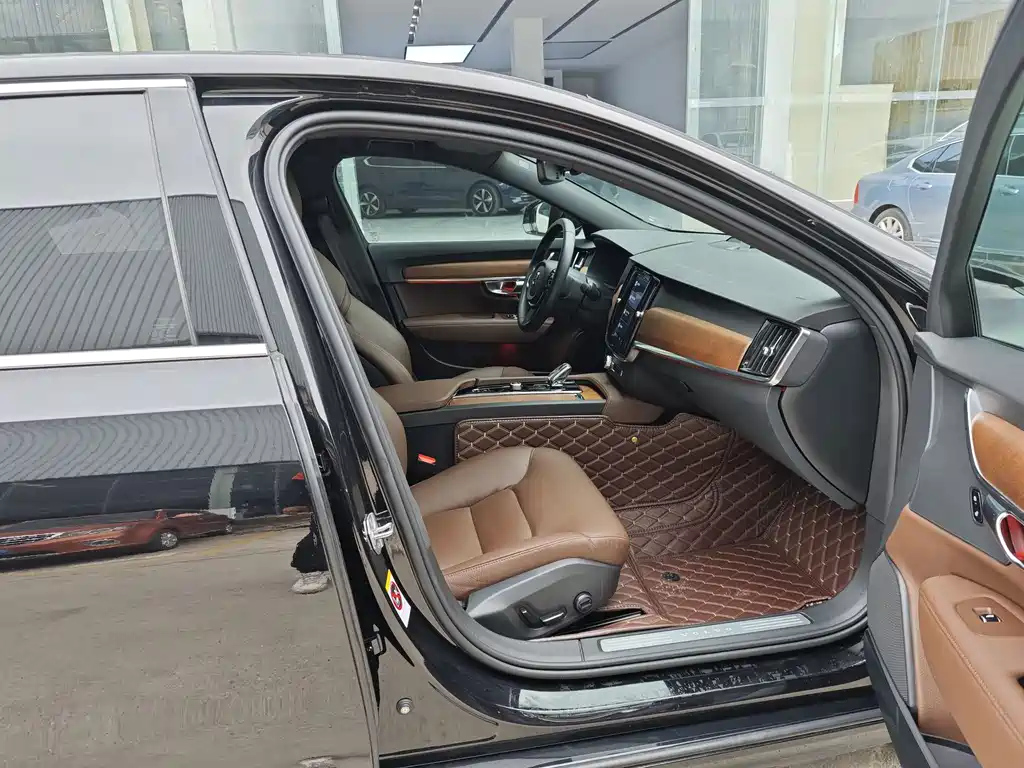 VOLVO S90 2022