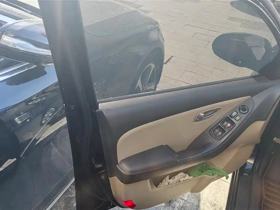 HYUNDAI CELESTA 2011