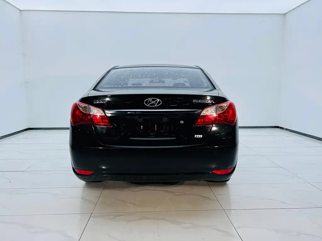 HYUNDAI CELESTA 2015
