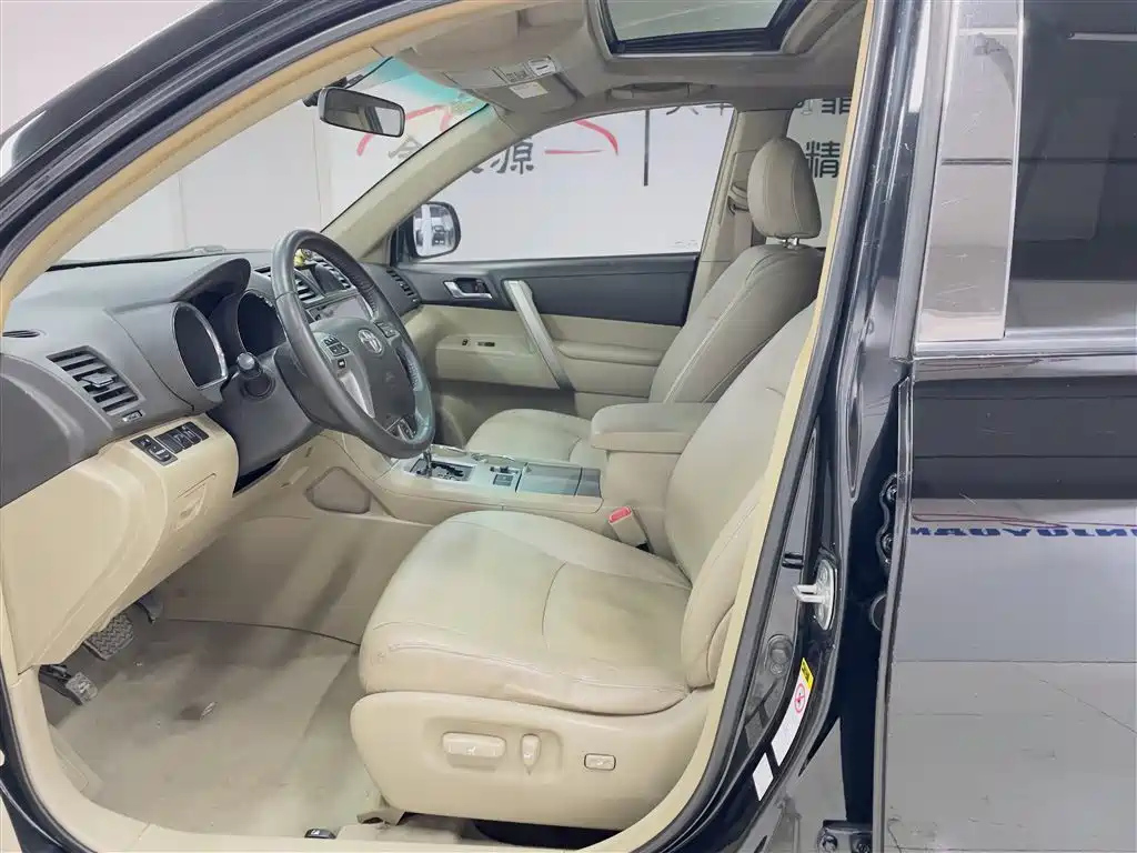 TOYOTA HIGHLANDER 2012