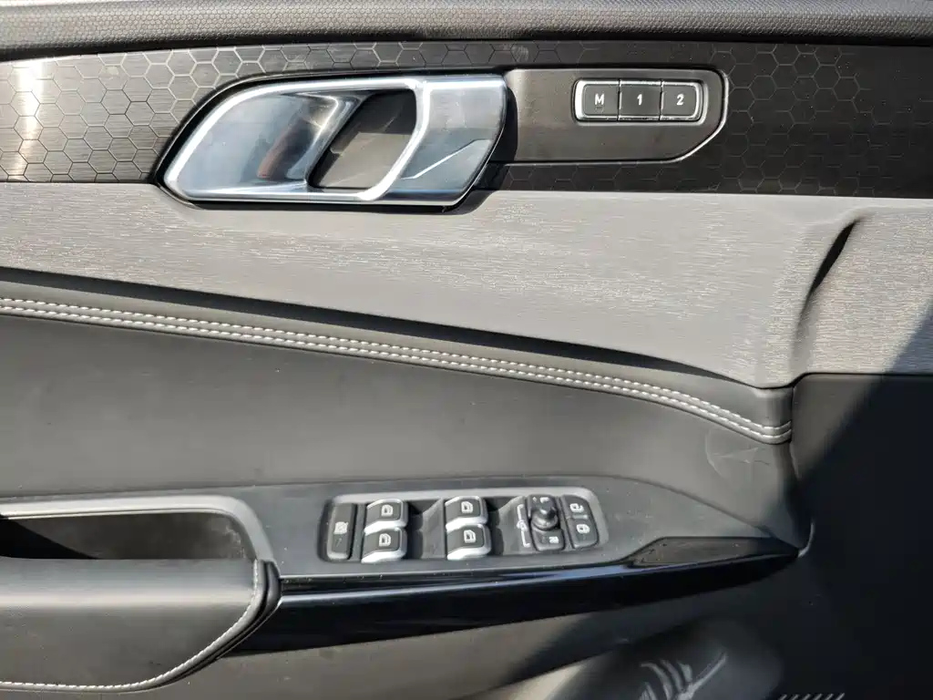 LYNK&CO 03 2022