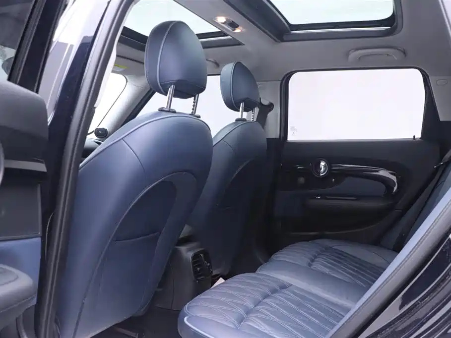 MINI CLUBMAN 2021