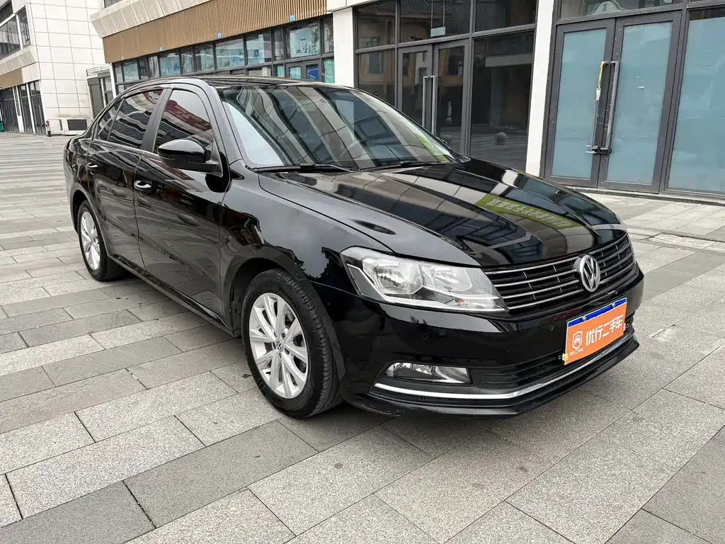 VOLKSWAGEN LAVIDA 2016