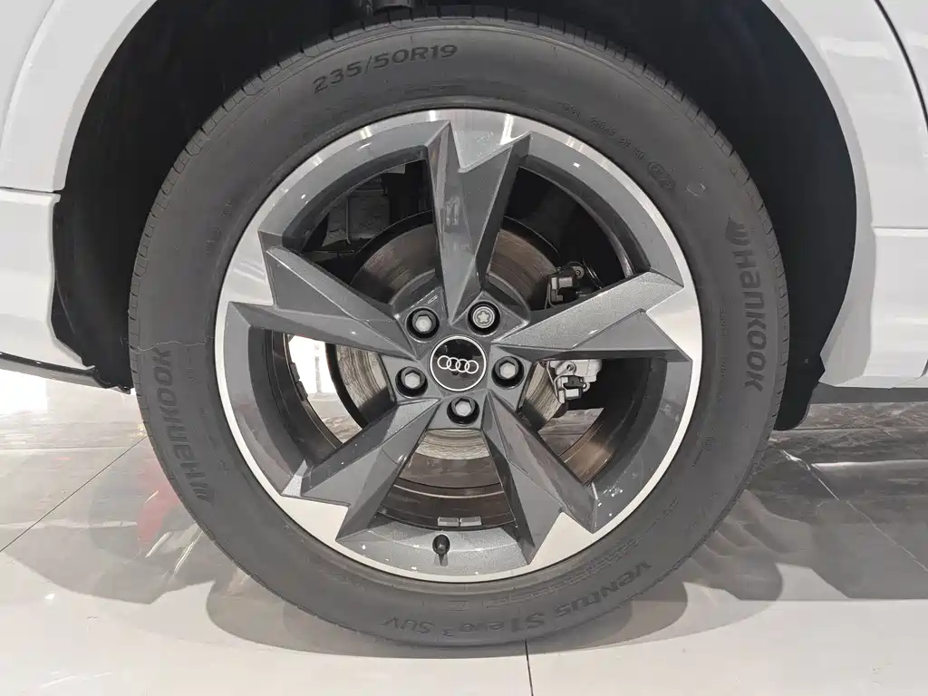 AUDI Q3 2024