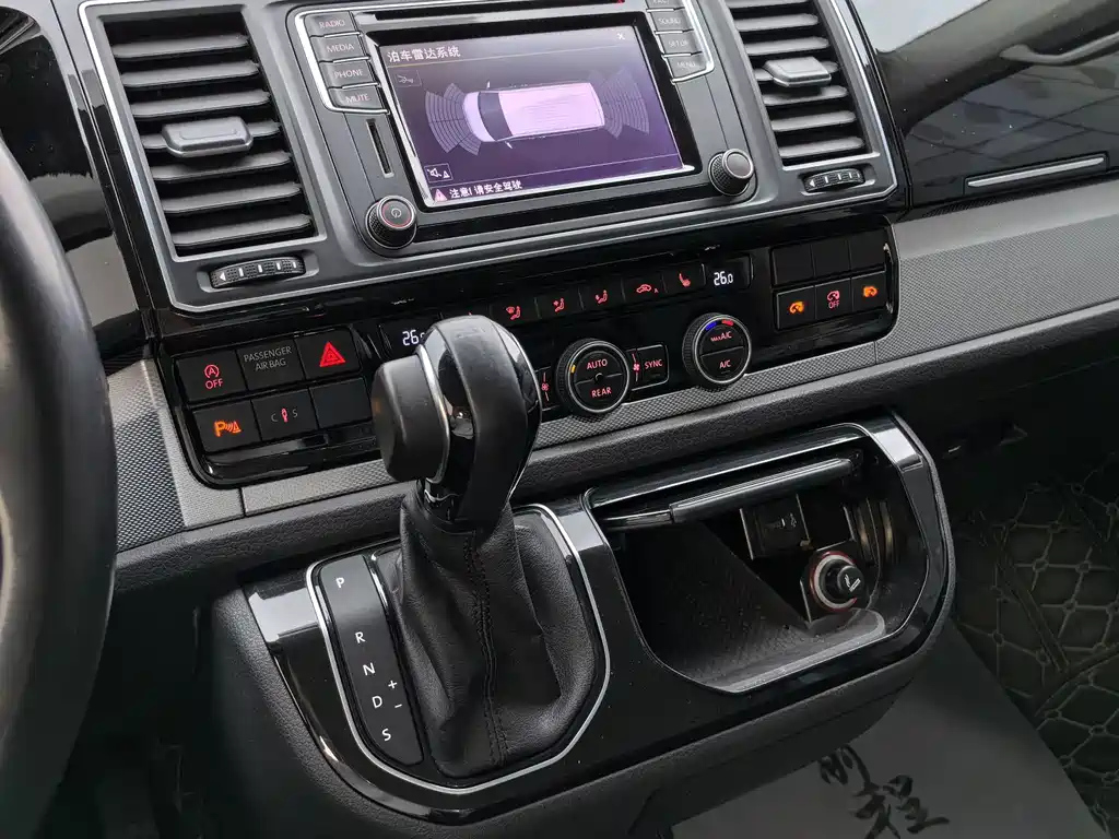 VOLKSWAGEN MULTIVAN 2017