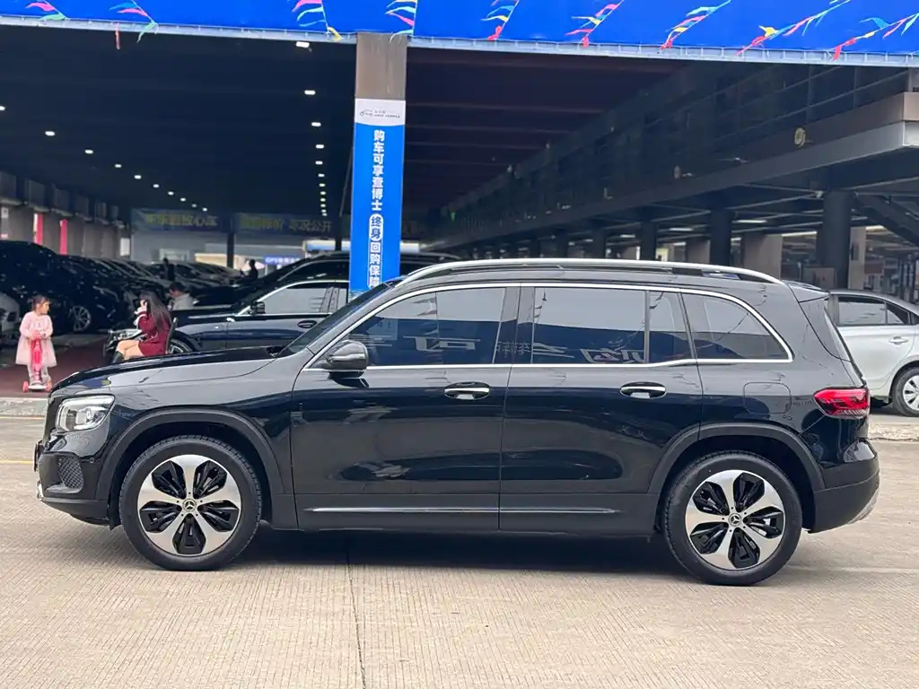 MERCEDES BENZ GLB 2023