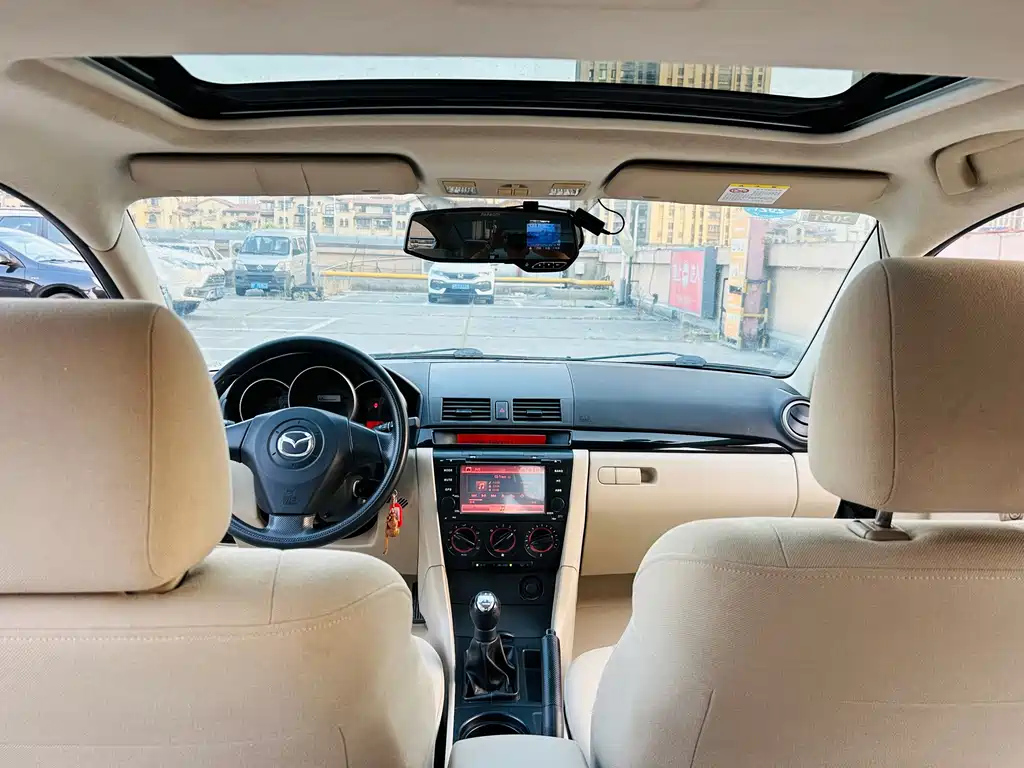 MAZDA 3 2012