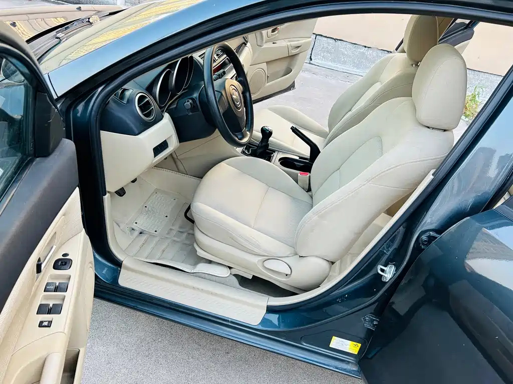 MAZDA 3 2012