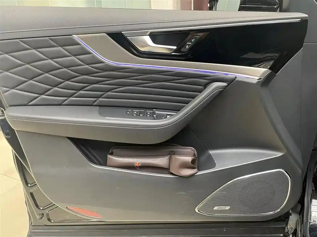 HONGQI HS5 2022