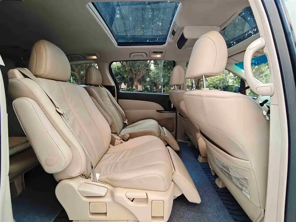 TOYOTA PREVIA 2012